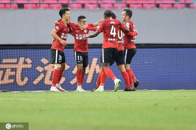 王传君化身猖狂洗脑大师张艺兴金晨“人间炼狱”打黑工程序员潘生（张艺兴 饰）、模特安娜（金晨 饰）被海外高薪招聘吸引，出国淘金，却意外落入境外诈骗工厂头目陆经理（王传君 饰）和阿才（孙阳 饰）的陷阱